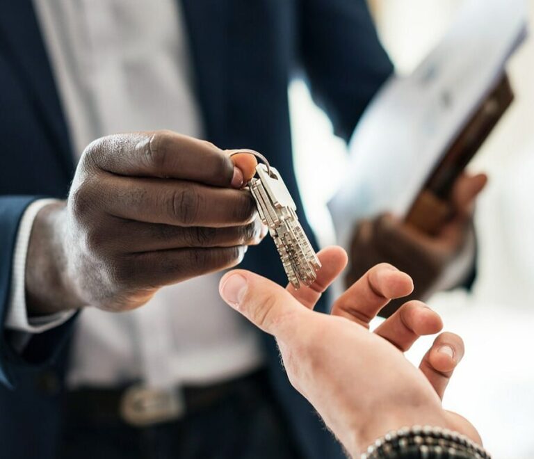 Services dédiés à la promotion et à la transaction de biens immobiliers professionnels